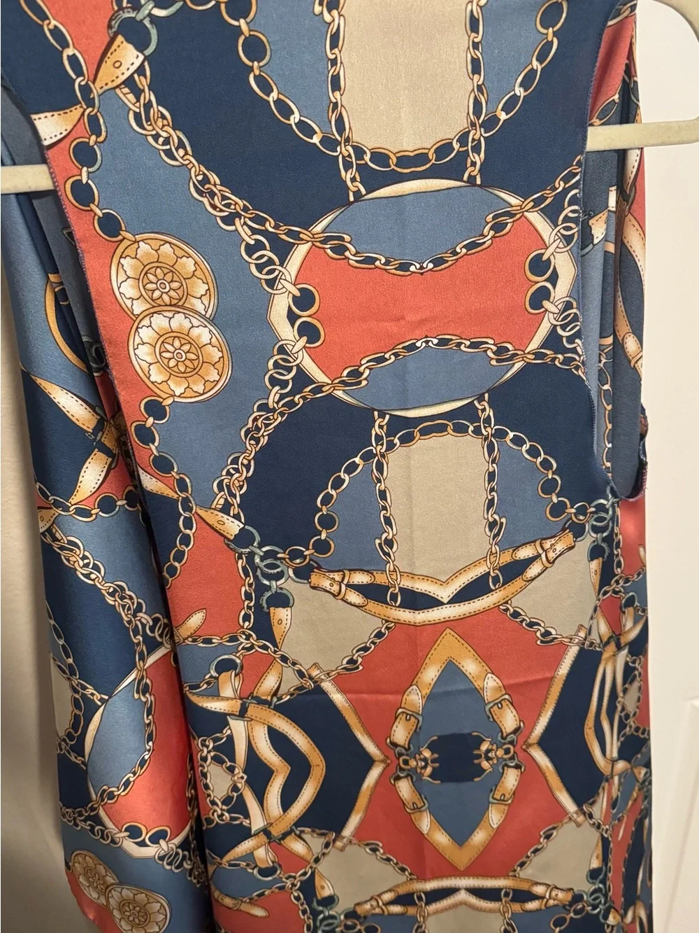 Elegant Navy and Rust Chain-Print Home Accent Throw